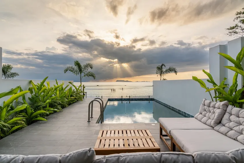 Oliver 4 - wake up on the beach with private pool - Image 1