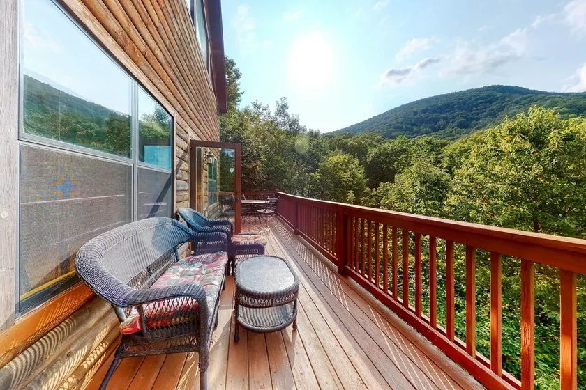 Red Roof Retreat - Image 1