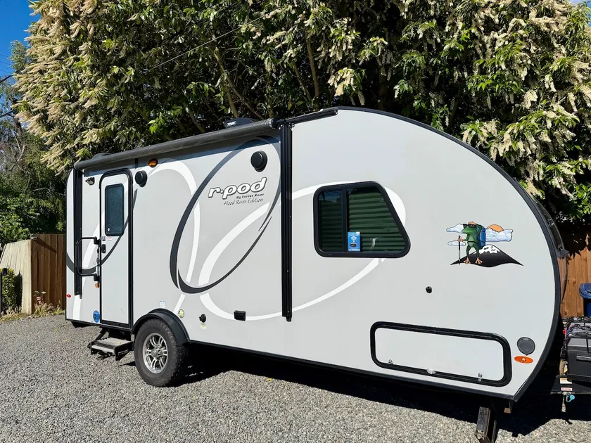 Quiet Peaceful R-Pod RV Near Airport in SW Seattle - Image 1