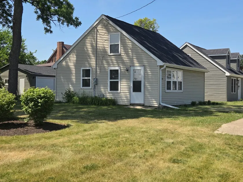 110 Market - Image 1