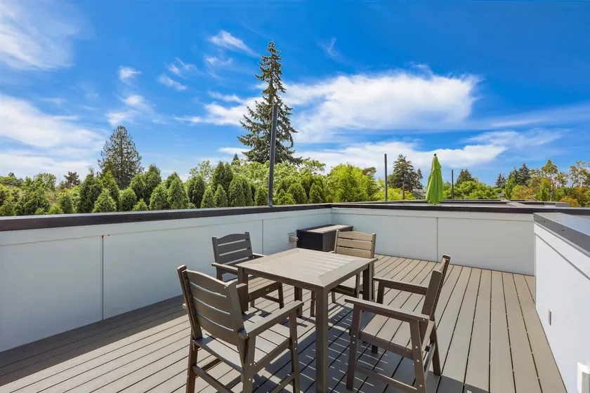 Bright & Cozy Seward Park 1BR w/Rooftop Patio + AC - Image 1