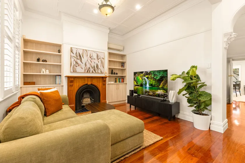 Family Friendly Woollahra Terrace with Parking - Image 1