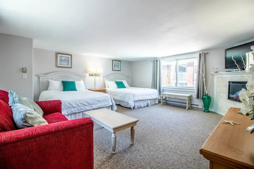 Luxury Suite with Jacuzzi & Fireplace - Image 1