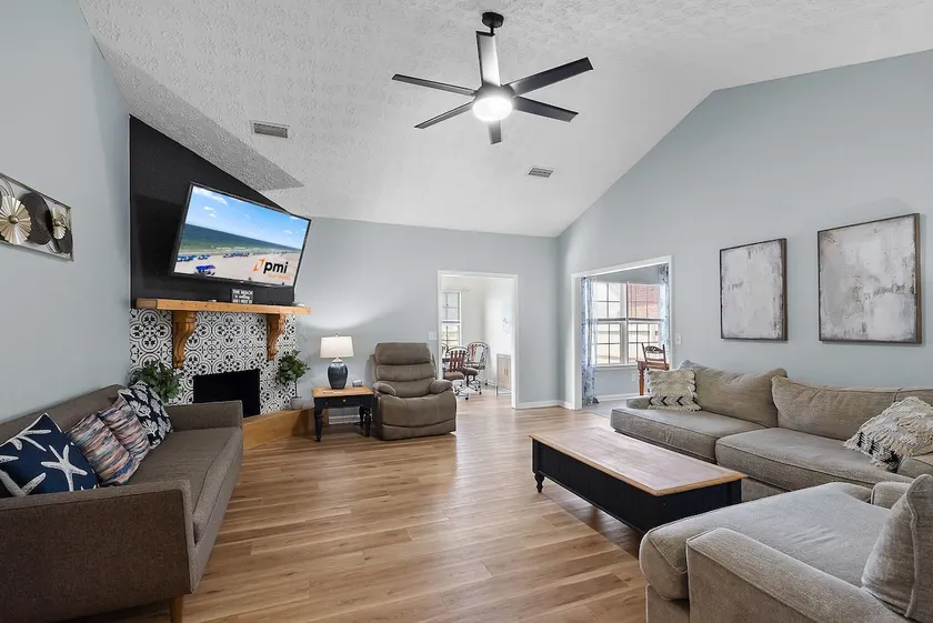 4BR Foley Home Near OWA and Beaches - Image 1