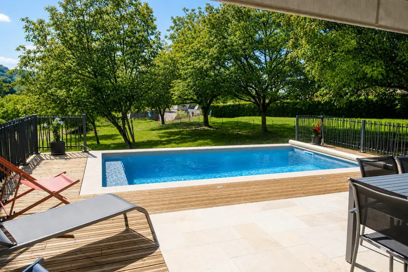 In the shade of walnut trees air conditioning, heated pool - Image 1