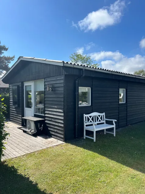 A cute, smaller cottage close to the water at Hals. - Image 1