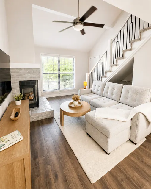 A Cozy & Modern Stay - Image 1