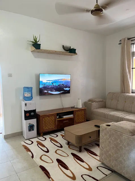 Spacious 1 bed apt with view in Bombolulu Mombasa - Image 1