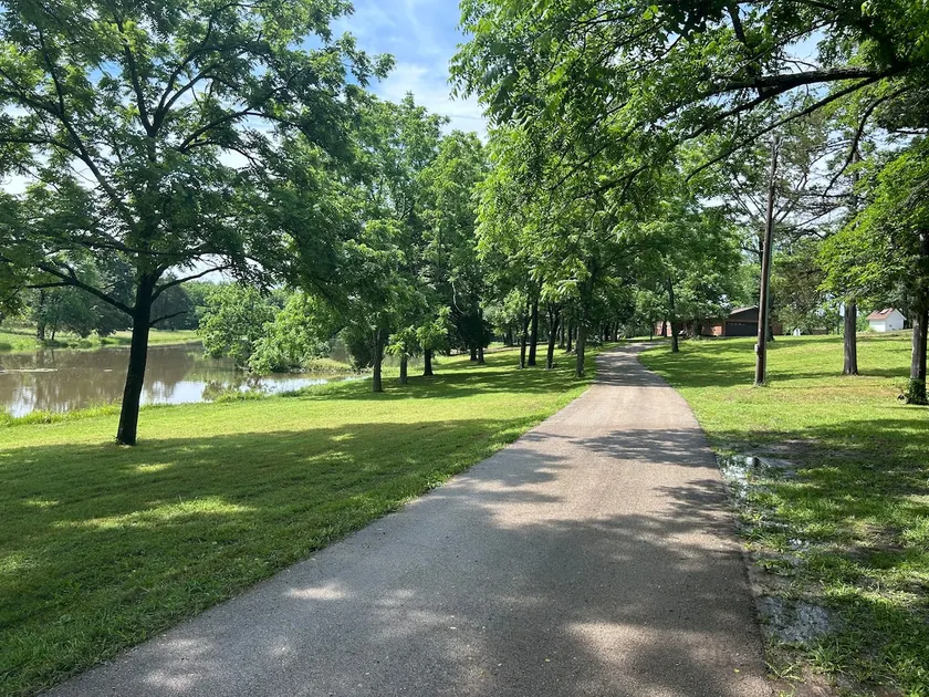 Sleeps 12 - Private 7-Acre Lake - Fishing- Hot Tub - Image 1