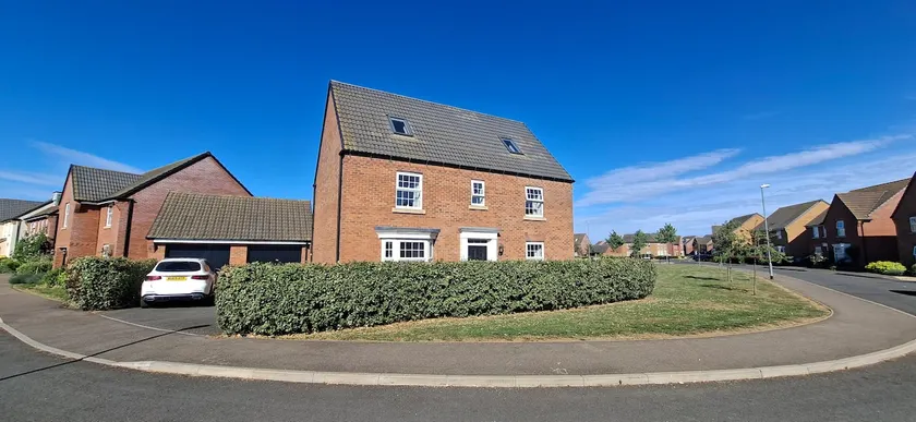 Sprawling 7-Bed Retreat in the Heart of Warboys - Image 1