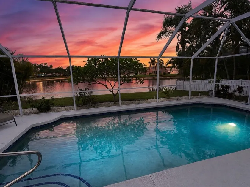 Modern Coastal Retreat Near Beaches, IMG Academy - Image 1