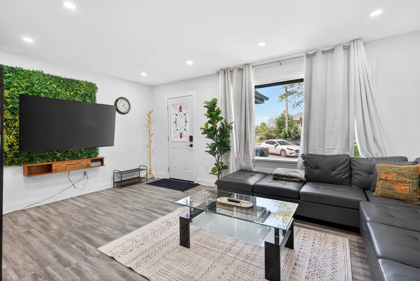 North London Gem | 7 Beds | BBQ/Gym | Sleeps 11 - Image 1