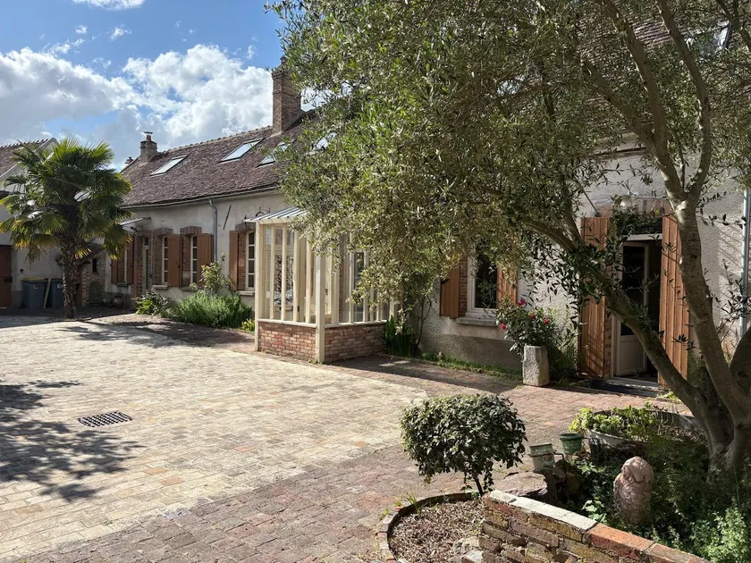 Beautiful village house with 13 beds, 1.5 hours from Paris - Image 1