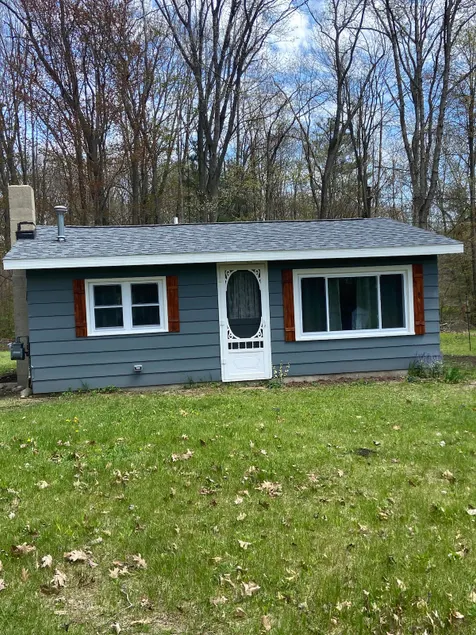 Small cozy house in a quiet neighborhood. - Image 1