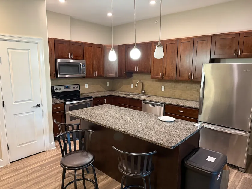 Luxury 3BR Apartment on Main Street. A/C - Image 1