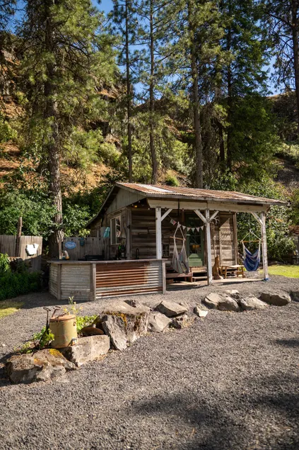 Rustic Lakefront Cabin Near Spokane - Image 1