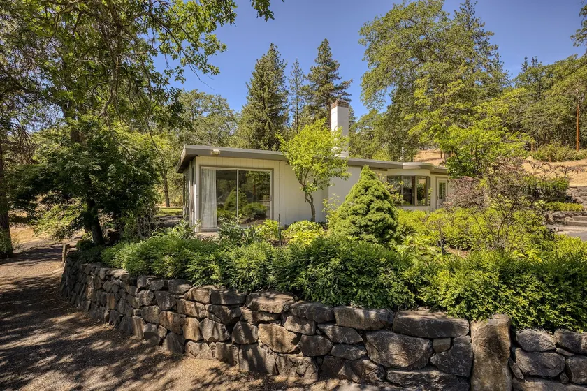 Country Serenity Gorge Retreat - Image 1