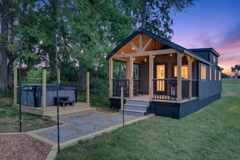 Private Tiny Home Surrounded By Farmland W/Hottub - Image 1