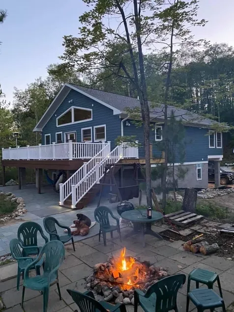 Lake house on 2.5 Acres with public boat launch - Image 1