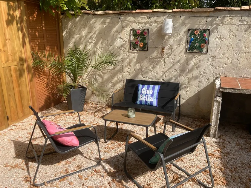 Air-conditioned accommodation, private terrace + garage - Image 1