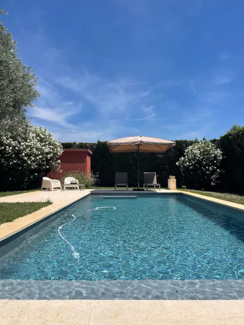 Close to Avignon with garden and pool access - Image 1