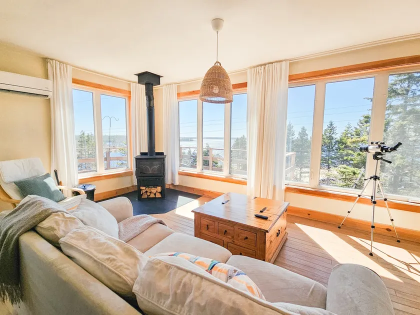 Purple Cottage Retreat with Kayaks & Ocean Access - Image 1