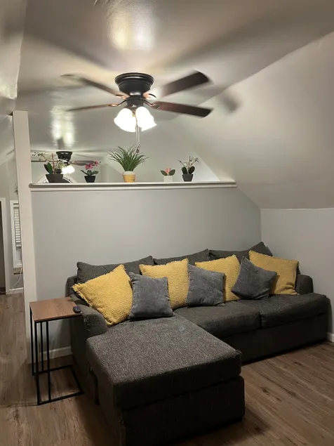 Cozy studio only 20 minutes to Saratoga - Image 1