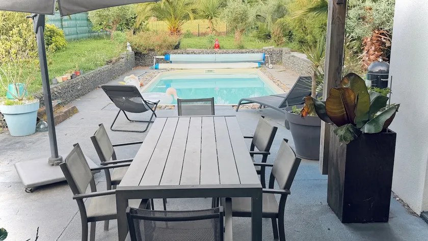House with heated pool - Image 1