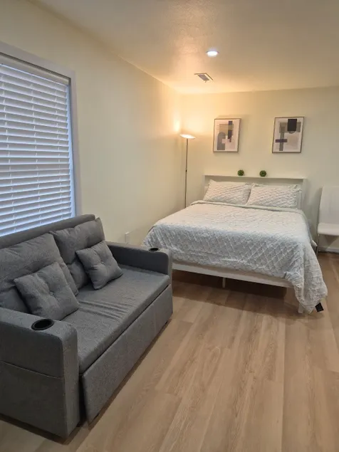 New Modern Studio Near Paine field - Image 1