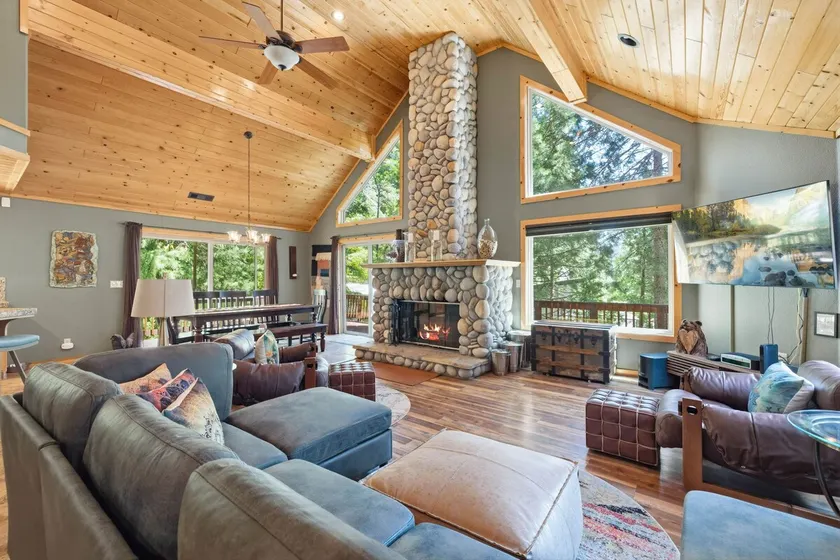 Black Bird Lodge~ Minutes from Lake & Skiing, AC - Image 1