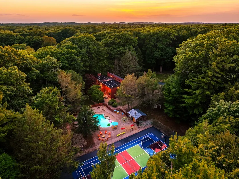 Htd Pool, Sports Court, Arcade, EV - 5 Acre Estate - Image 1