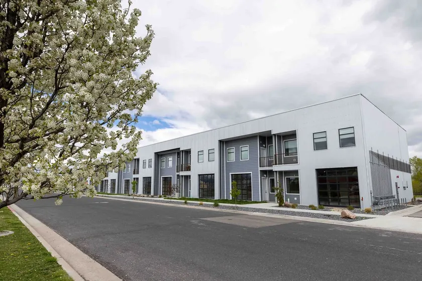 Modern 2-Bed/1 Bath Apt - Ideal for Extended Stays - Image 1