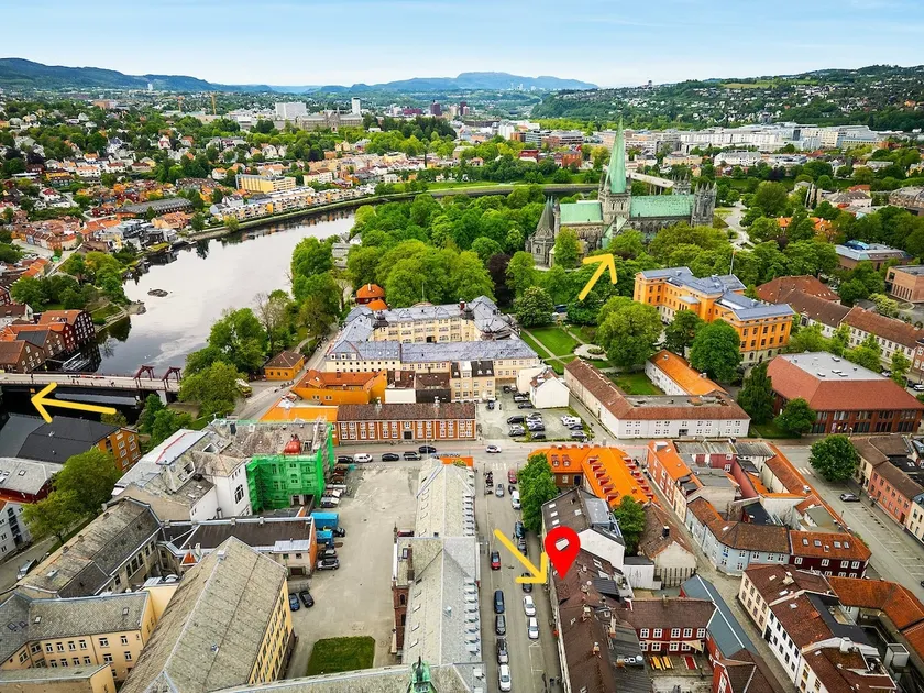 Cathedral & Square - City Centre - Sleeps 4 - WiFi - Image 1