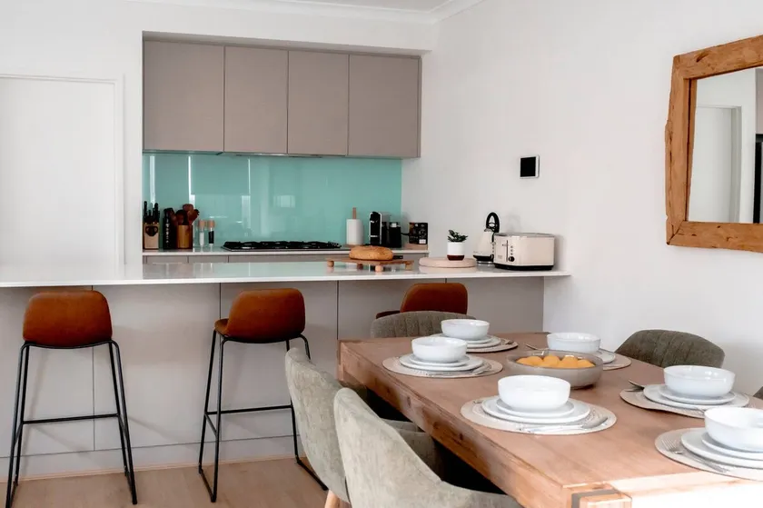 Luxe 4BR - Sleeps 8 - East Vic Park - Free Parking - Walk to Train - Image 1