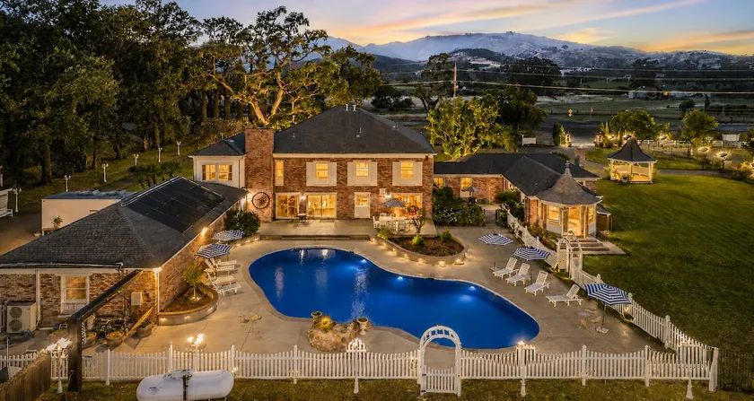 Wine Country Mansion Gated Estate Sleeps 18 Pool - Image 1
