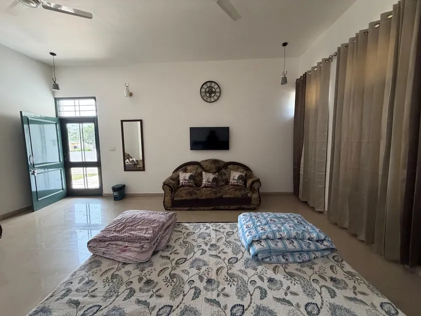 1BHK Stay/Prime Location/AC/Inverter Backup/Fridge - Image 1