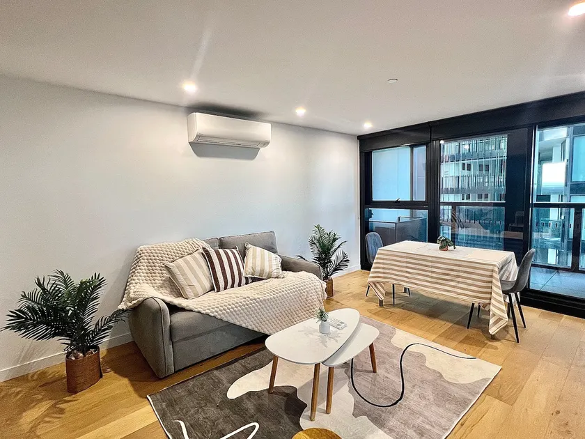 Modern 2BR Apartment in Box Hill - Image 1