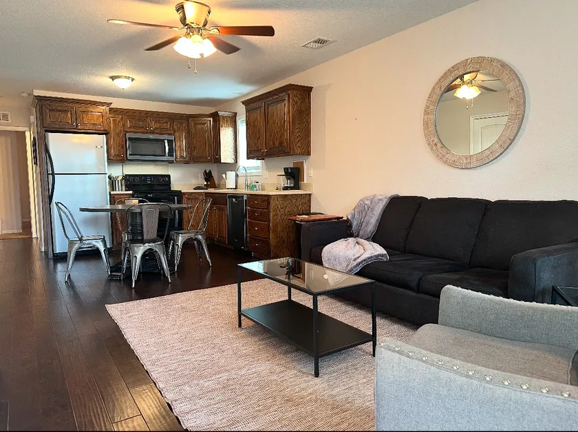 Near Legends + Homefield KC Garage Parking 2BR/2BA - Image 1