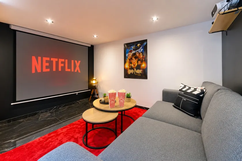 Private Cinema Room in the center of Tarbes (4 people) - Image 1
