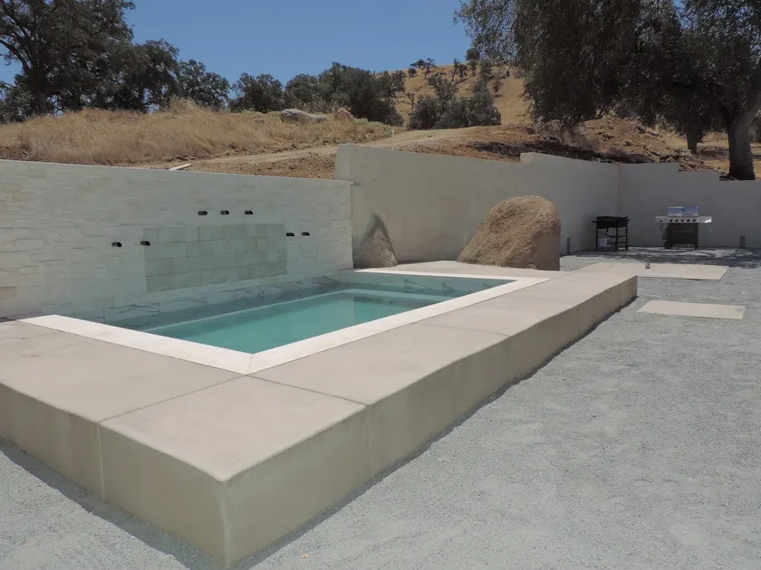 Clovis Foothills Retreat | Spa & Fire Pit - Image 1