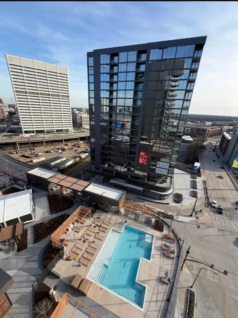 Living in the city|Luxury King|-Skyline view - Image 1