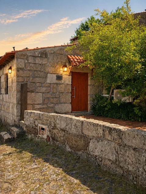 Casa de S. Amaro na Povoa Dao - Image 1