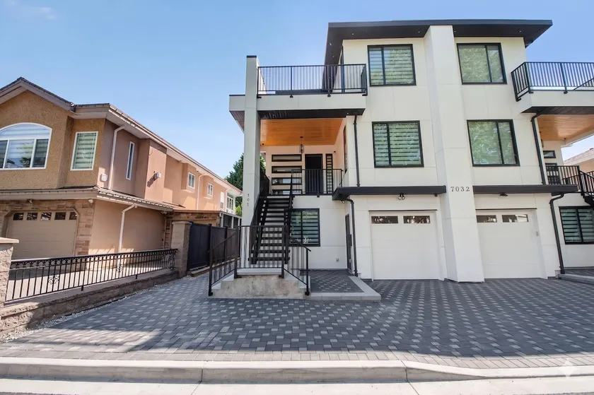 Brand New 4-Bedroom/4-Bathroom Home in Newton - Image 1