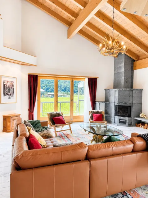 4BR Luxury Penthouse near Interlaken • AC - Image 1