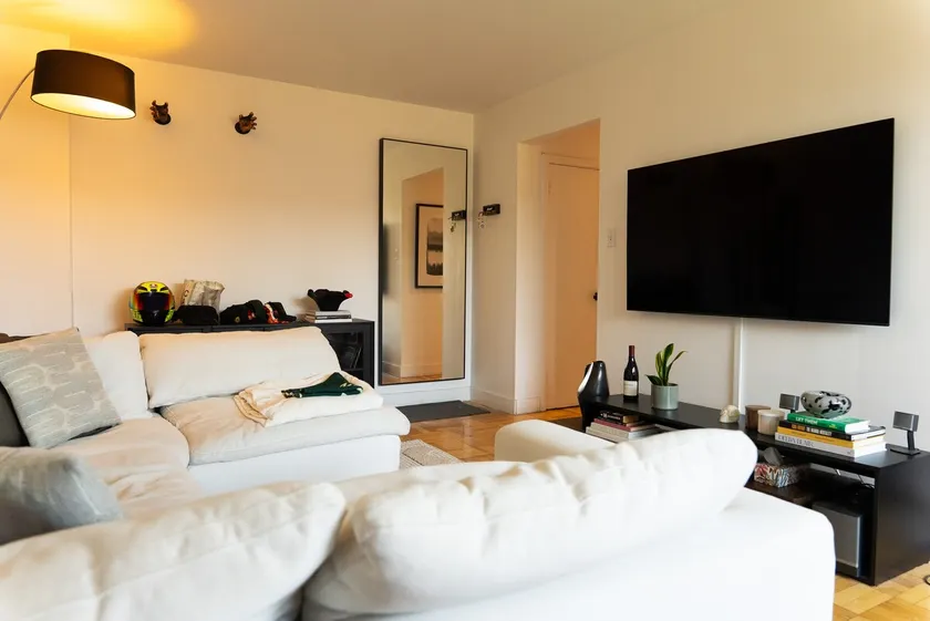 Bright & Stylish Forest Hill Gem Near Downtown - Image 1