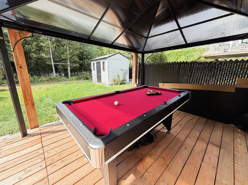 Beautiful home with Pool Table, Fire pit and BBQ - Image 1