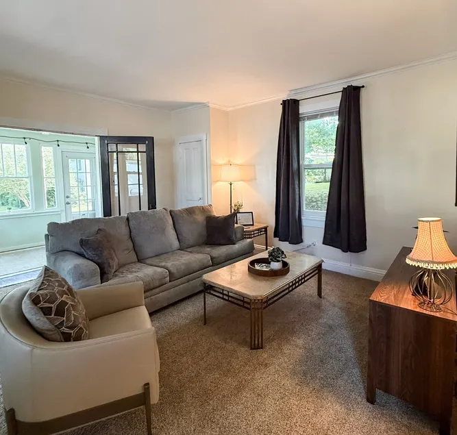 It's a Wonderful Bungalow on Philadelphia St. - Image 1