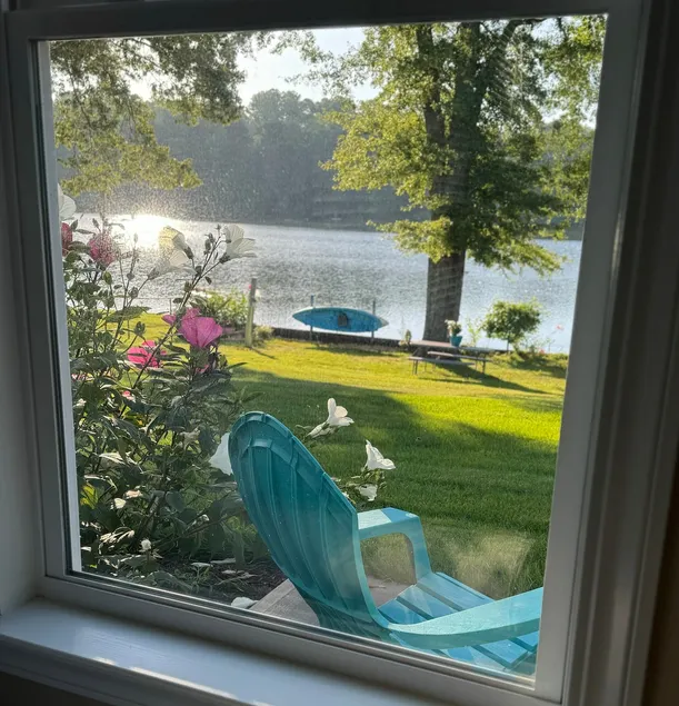 Lakeside Retreat - Image 1