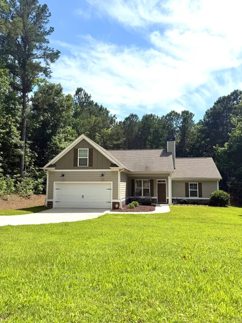 Family-Friendly Home in LaGrange - Image 1
