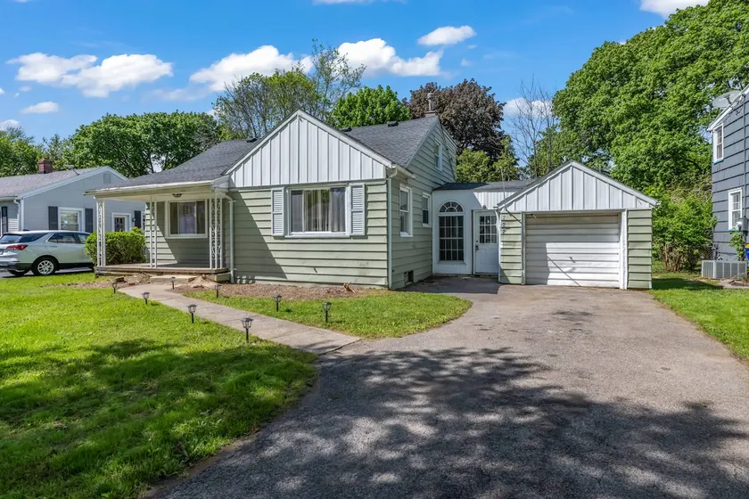 Renovated 4BR Home | Near Airport & Downtown - Image 1